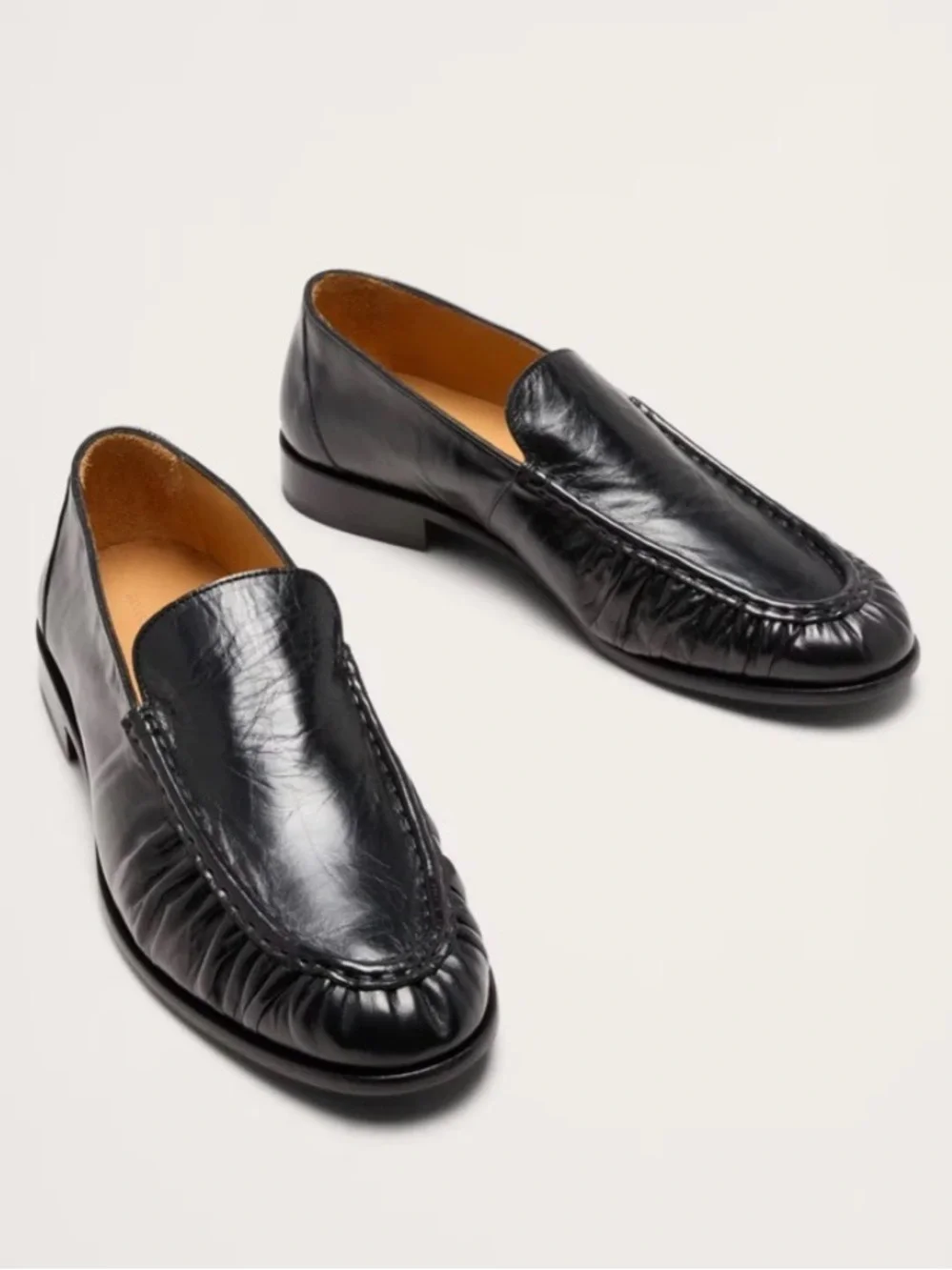 NWOB Banana Republic Leather Moc Toe Black Loafer Sz 9 1/2.